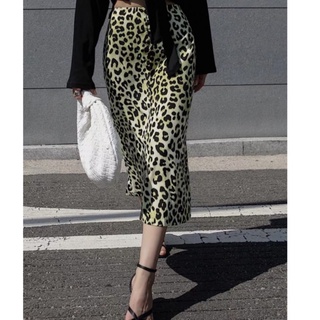 2107033 • Leopard skirt