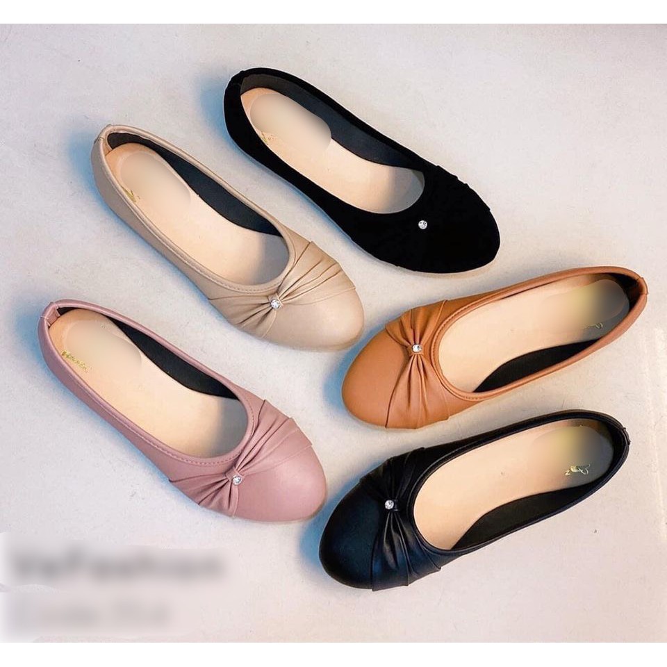 ploenpitveerasa รองเท้าคัทชูการันตีงานหนังนิ่ม งานตรงปก ใส่สบายมาก นะคะ Size 36-41 รหัสสินค้า MLS354