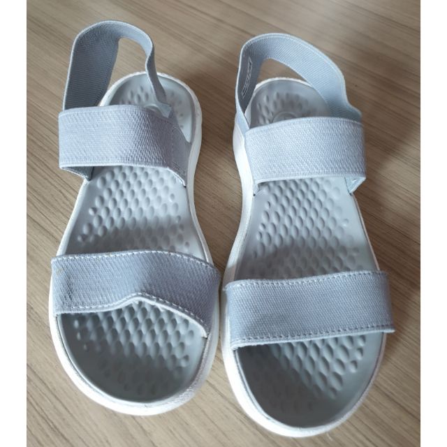 รองเท้า crocs มือสอง