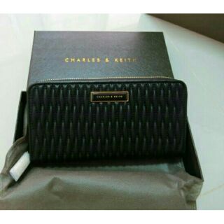 กระเป๋าสตางค์ ลายสาน สุดเก๋ ยี่ห้อ Charles Keith แท้ รุ่น Long Wallet พร้อมส่ง (สินค้าหิ้วจากสิงคโปร์)