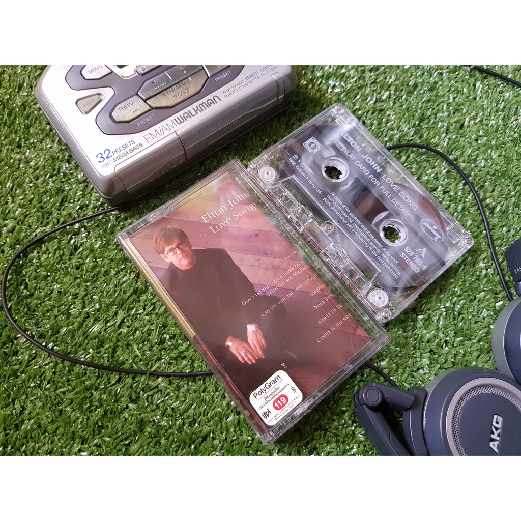 เทปคาสเซ็ตเพลง Elton John อัลบั้ม Love Songs (ลิขสิทธิ์แท้) Cassette Elton John music album Love Son