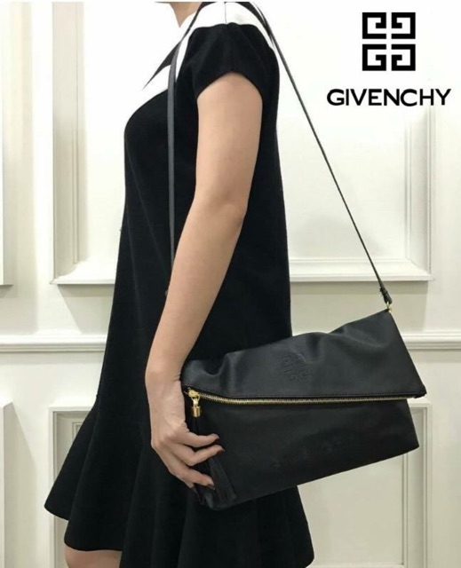 🔥 พร้อมส่ง Givenchy soft leather envelope 