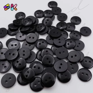 somkid กระดุมเชิ้ตสีขาว, ดำ หน้ามุก 2รู เนื้อพลาสติกอย่างดี ขนาด11mm, 15mm ทนความร้อน แซ็กเครื่องจักรได้ สอยมือได้