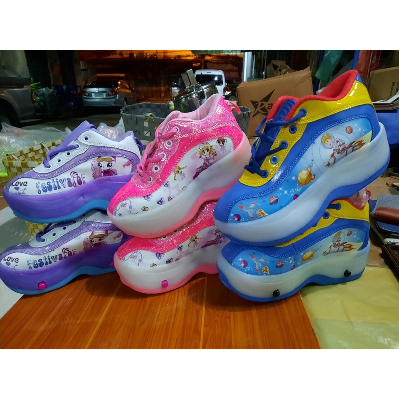 รองเท้าผ้าใบพับล้อสเก็ต4ล้อ