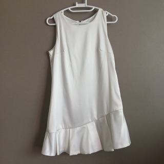 White Dress size m ทรงเอ ปลานระบายๆน่ารัก