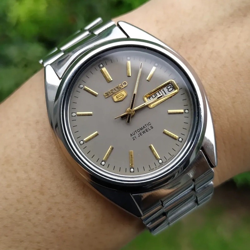 Seiko 5 cheap automatic vintage watch