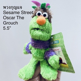 พวงกุญแจ ตุ๊กตา Sesame Street Oscar The Grouch ขนาด5.5” สวมนิ้วได้ ป้ายห้อย งานสวยมาก โละช้อป ลิขสิทธิ์แท้ Sanrio