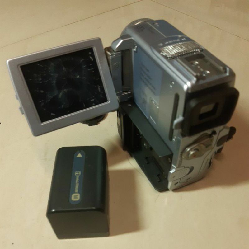 กล้องดิจิตอลมือสอง/ยังใช้ไม่ได้/ไม่มีที่ชาร์ท/CAMERA RECORDER//กล้องถ่ายวีดีโอ/กล้องsony DCR-PC9E/al