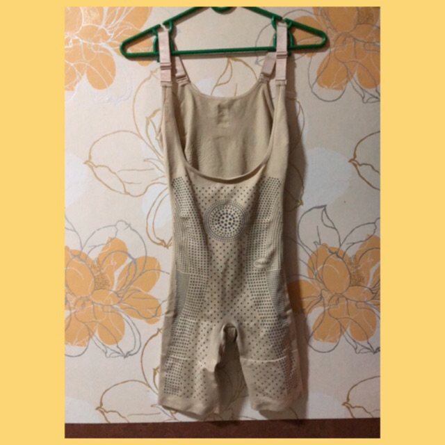 ONAMI bodysuit สีครีม มือสอง ใส่ครั้งเดียว