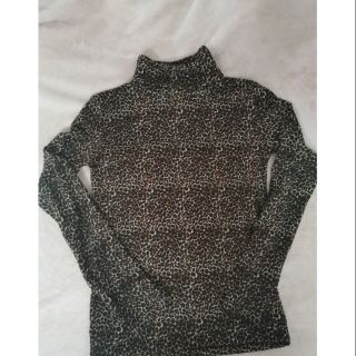 [used] เสื้อคอเต่าเสือดาว ZARA แท้ ส่งฟรีลงทะเบียน