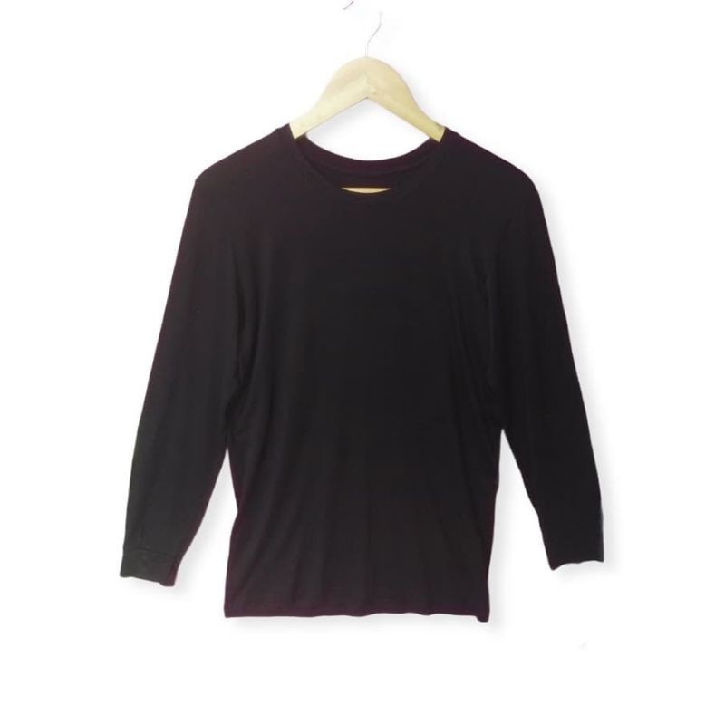 Uniqlo heattech เสื้อยืดผู้ชาย ไซส์ M สีดำ