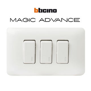 BTicino ชุดสวิตช์ทางเดียว 2 ตัว+สองทาง1ตัว พร้อมฝาครอบ สีขาว รุ่นเมจิก One Way Switch 1M White|M9001*2+M9003+M903/13P