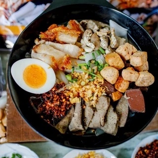 [จัมโบ้ 150g] ก๋วยจั๊บ พะโล้ เส้นใหญ่ เส้นสด 1 ห่อ มีหมูยอในซอง จัมโบ้ 6x9 นิ้ว หนัก 150 กรัม ใหญ่ที่สุดในท้องตลาด