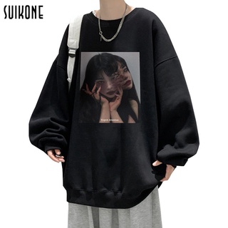 Suikone เสื้อยืดแขนยาวพิมพ์ลายทางทรงหลวมแฟชั่นสไตล์เกาหลีสําหรับผู้ชาย เสื้อผ้าผู้ชายแขนยาว