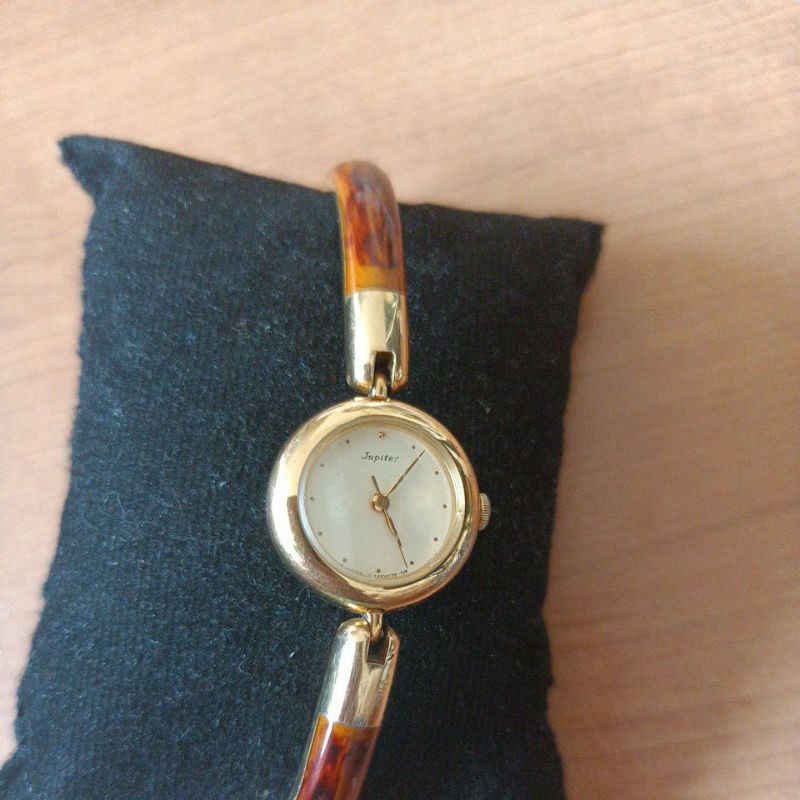 นาฬิกาแบรนด์เนม orientรุ่น jupiterหน้าปัดสีทองตัวเรือนสีทอง สายสแตนเลสกึ่งกำไล ของแท้มือสองสภาพสวย