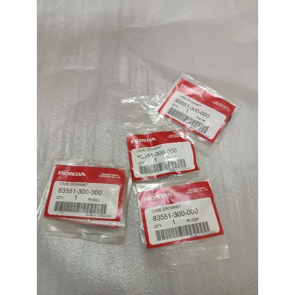 ยางรองฝาครอบท้าย HONDA:(83551-300-000) ยางรองแฟริ่ง LS125