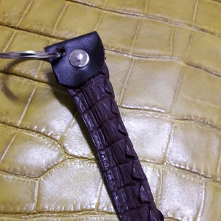 crocodile key chain for key moto.brown พวงกุญแจ