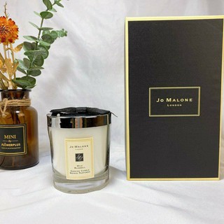 เทียนหอมJo Malone London Wild Bluebell  •  Home Candle  •  200g . พร้อมกล่องและถุง  เทียนหอมกลิ่นนี้จะเปลี่ยนบรรยากาศของ