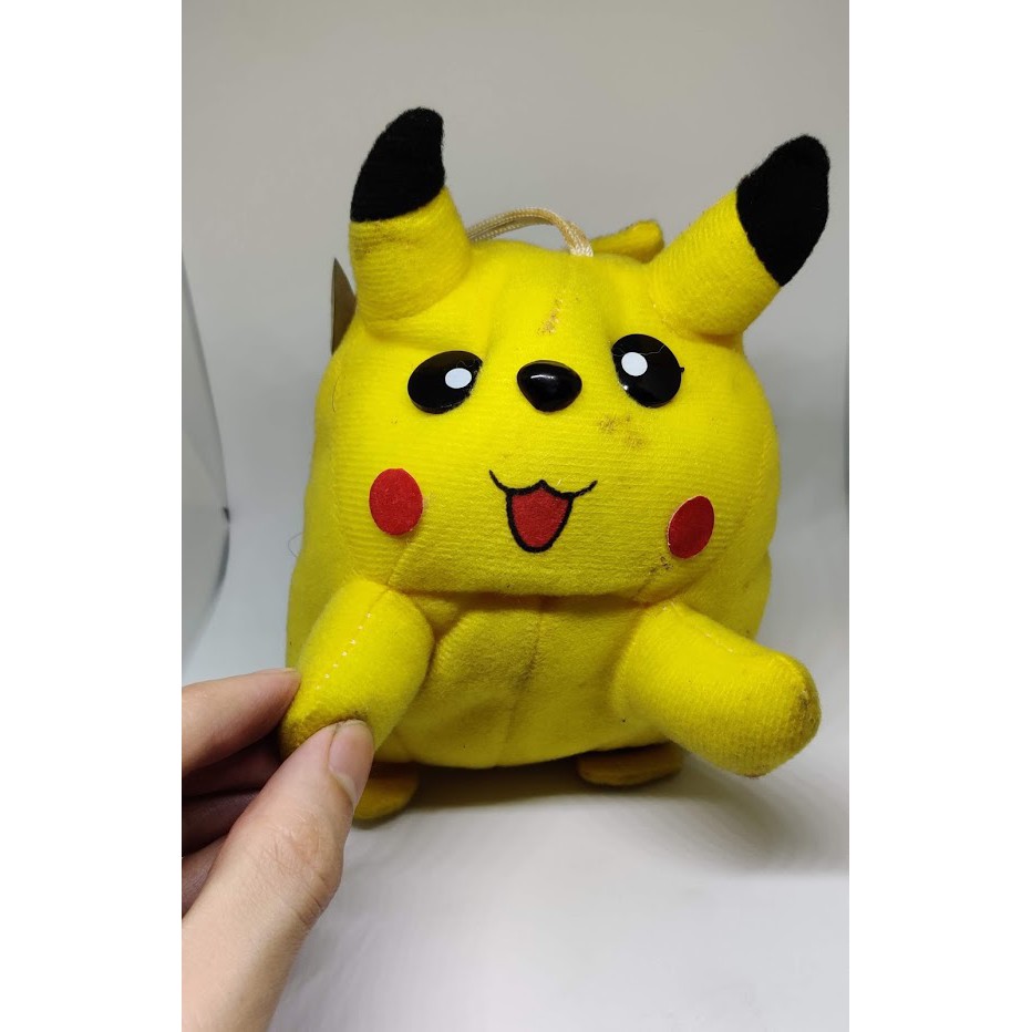 ตุ๊กตา Pikachu เก่าๆ