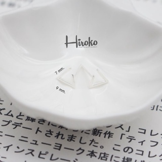 Triangle Earrings 三角イヤリング蝶のイヤリング ต่างหูสามเหลี่ยม Minimal​