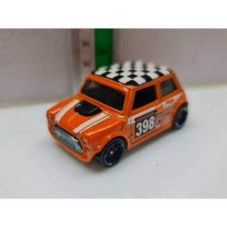 มือสอง ไม่มีกล่อง รถเหล็ก HotWheels แท้ ปี2015 MORRIS MINI 398 ส้ม