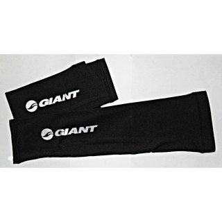 ปลอกแขนลาย GIANT สีดำ