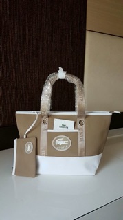 กระเป๋าสะพาย Lacostee Classic Shopping Bag With Cluth