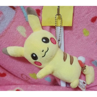 พวงกุญแจโปเกม่อนตัวเมีย กาชาปอง เป็นงาน ของBanpresto ขนาด 5.5 นิ้ว สีเหลืองพาสเทล