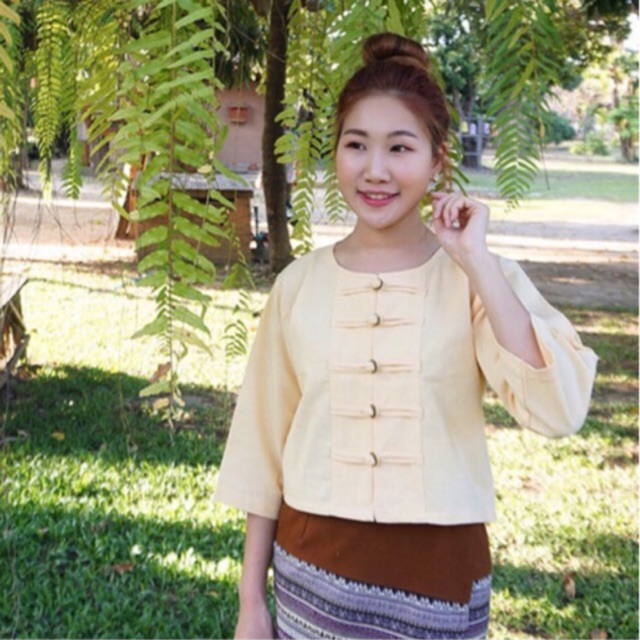 เสื้อพื้นเมือง กาสะลอง กระดุมขอด แต่งเหรียญ