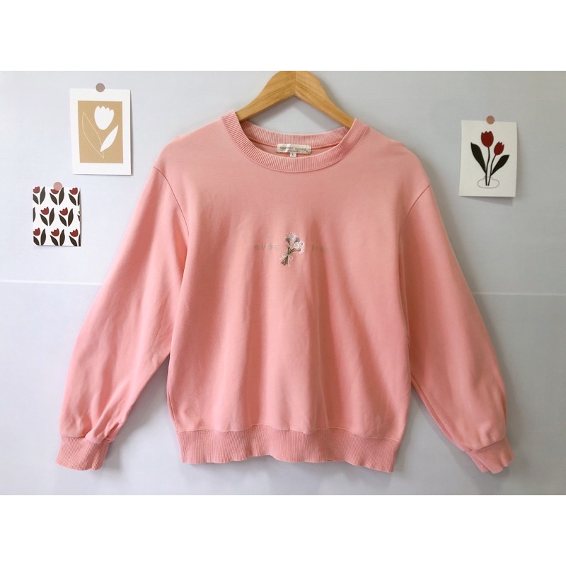 Career lycee เสื้อสเวตเตอร์สีชมพูนม ปักดอก