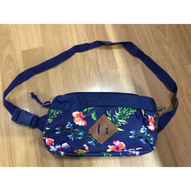 หลุดจอง!! กระเป๋าคาดเอว แท้ 💯%คาดอกได้ JANSPORT  Blue Flora