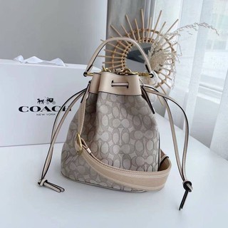 Coach  FIELD BUCKET BAG IN SIGNATURE JACQUARD