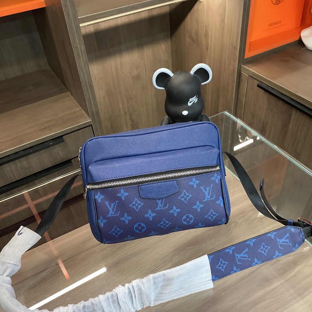 กระเป๋าของแท้Original Louis Vuitton Outdoor Messenger Bag Men’s Bags