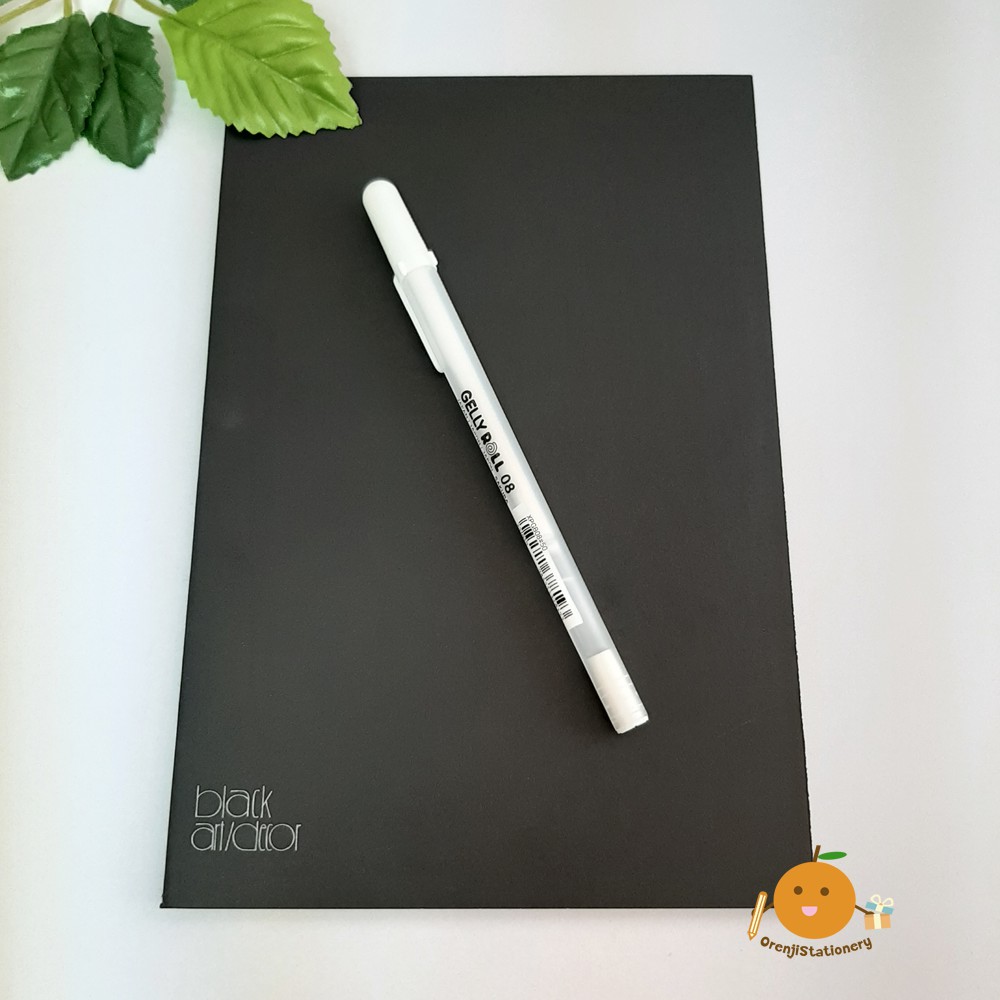 สมุดดำ A5 พร้อมปากกาสีขาว Jelly Roll 0.4 mm