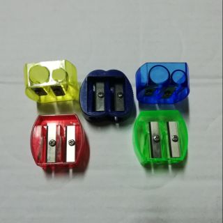 กบเหลาดินสอ มีช่องเหลา 2 ช่อง ชิ้นละ 10 บาท