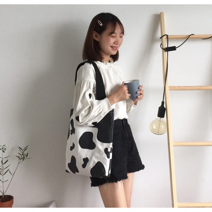 กระเป๋าผ้าลายวัว Cow