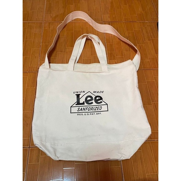 กระเป๋าหิ้ว พร้อมสายสะพาย LEE