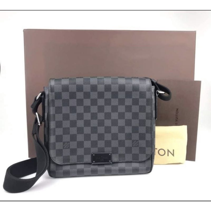 Louis vuitton district pm damier แท้