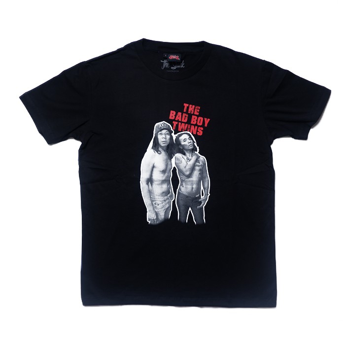 เสื้อยืด The Badboy Twins (สินค้าอย่างเป็นทางการเอียง)