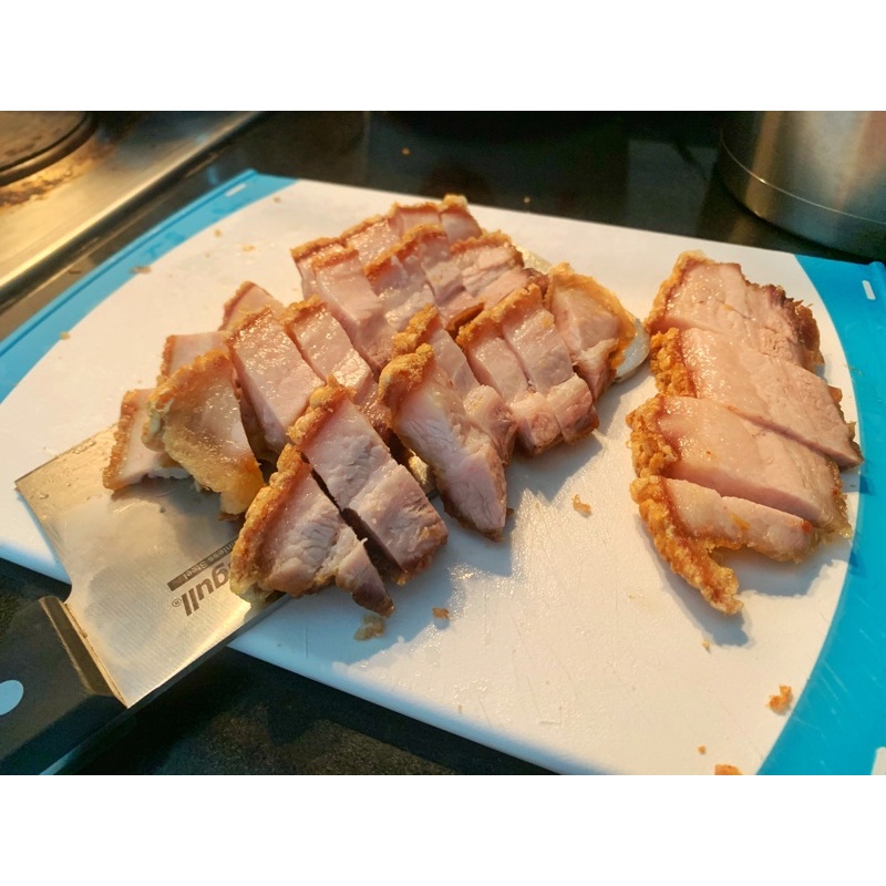 หมูกรอบ เนื้อฉ่ำ คีโตทานได้ ทอดน้ำมันหมู ไหว้ตรุษจีน ไหว้เจ้า แพ็คสูญญากาศ ไม่ใส่สารกันบูด ฟรี2น้ำจิ้ม - รูปที่ 5