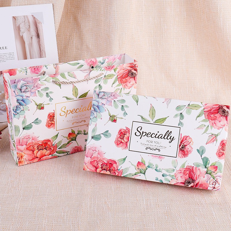 กล่องทุ่งกุหลาบ40 บาทชุด 10 ใบพร้อมถุงใส่ของขวัญสวย น่ารัก สำหรับคนพิเศษ