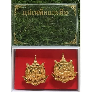 กนกคอ แบบแม่เหล็กบอกลาเสื้อเป็นรู (พร้อมกล่อง)