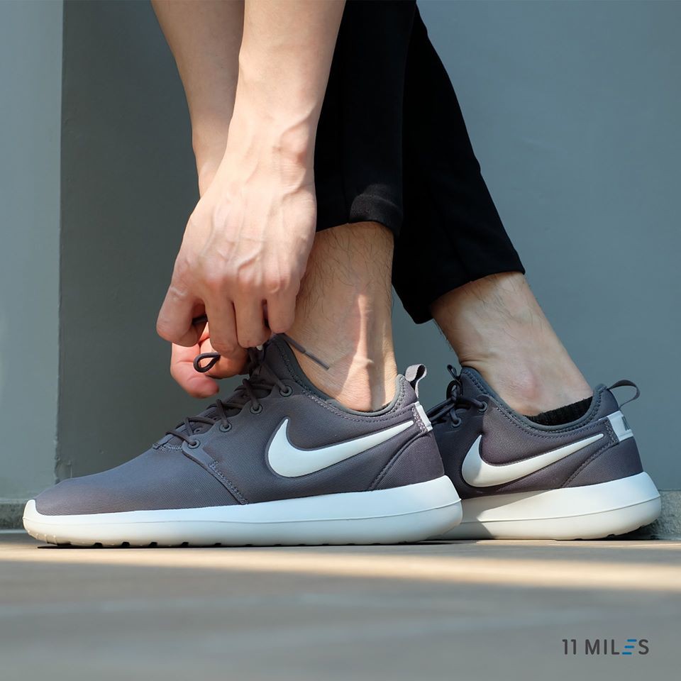 ของแท้ !!!! พร้อมส่ง รองเท้าผ้าใบ Nike รุ่น Nike Roshe Two