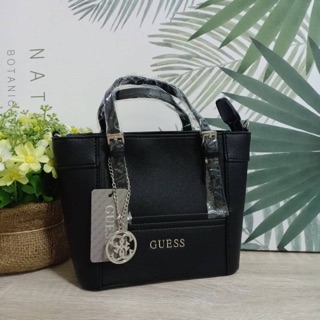 กระเป๋า  brand guess