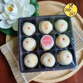 ขนมเปี๊ยะกุหลาบไส้ถั่วไข่เค็มอบควันเทียน 1 แพ็ค 9 ชิ้น