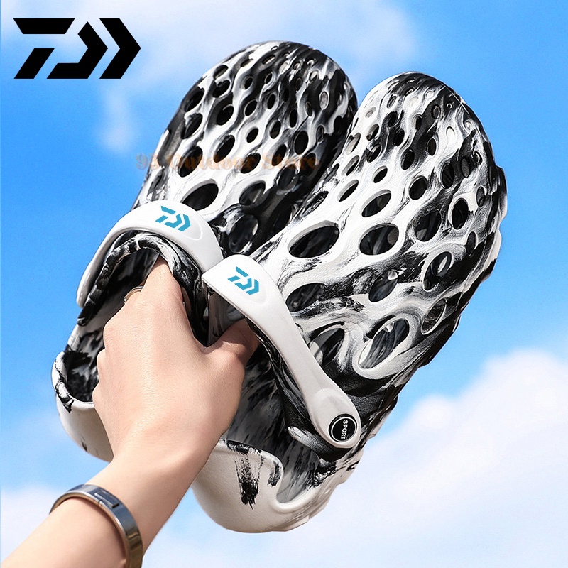 Daiwa 2022 ฤดูร้อนใหม่ผู้ชายตกปลา Clogs รองเท้าแตะ EVA น้ําหนักเบารองเท้าแตะชายหาดลื่น Mule Garden Clog รองเท้า Casual Flip Flo