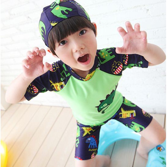 ชุดว่ายน้ำเด็กผู้ชาย เสื้อกางเกง พร้อมหมวก ลาย ไดโดเสาร์ - พร้อมส่ง