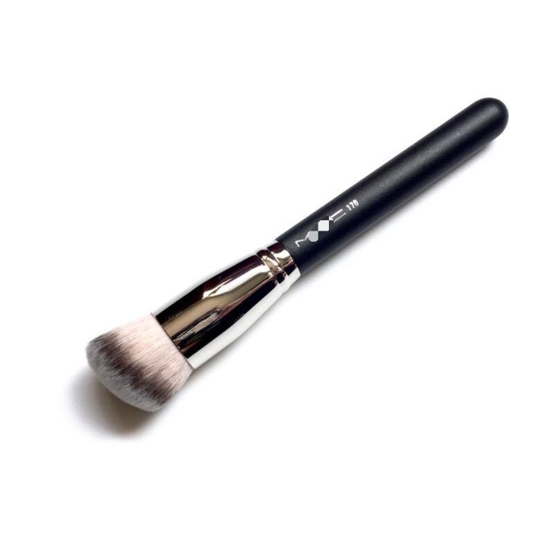 แปรงรองพื้น MAC 170*