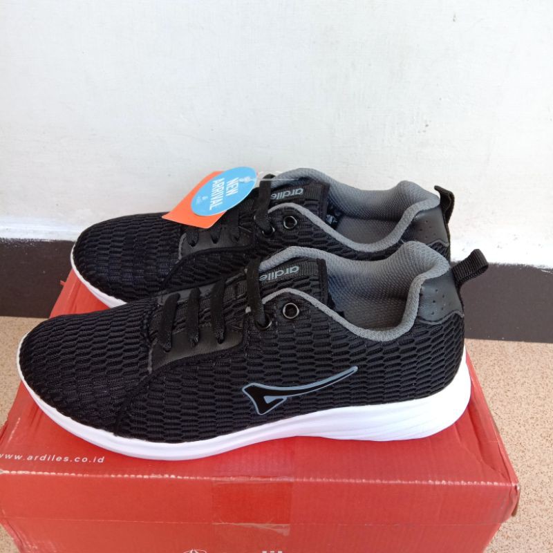 Hitam PUTIH [ต้นฉบับ] Ardiles Kendal รองเท้าผ้าใบวิ่ง Unisex สีดําและสีขาว ไซส์ 38