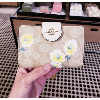 Coach MEDIUM CORNER ZIP WALLET IN SIGNATURE CANVAS WITH DAISY PRINT (COACH C3375)